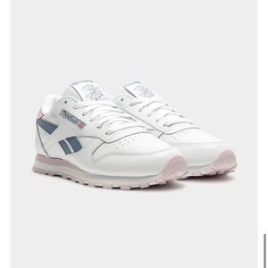NWOT Reebok Classic Leather sneakers
